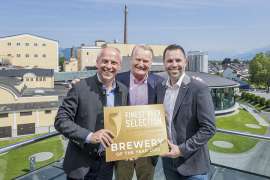 Chefbraumeister Christian P�pperl, Stiegl-Eigent�mer Heinrich Dieter Kiener und Kreativbraumeister Markus Trinker.
