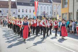Trachtenkapelle auf dem Poysdorfer Bezirkswinzerfest