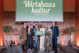 Obmann Rameder, Landeshauptfrau Mikl-Leitner und Peter Duscher, N�-Werbung, heissen die neuen Mitglieder willkommen: 