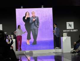 Simone Reeh, Marketing Director Nespresso �sterreich und Stefan Trojer, Gesch�ftsf�hrer Nespresso �sterreich  Pr�sentieren beim Launch Event das Werbesujet mit Dia Lipa und George Clooney