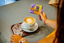 Milka McCafe Momente: eine diftende Tasse Kaffee und Kekse