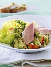 Avocado-Apfel_Salat mit Forelle