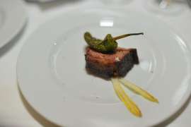 24 Std in Oliven�l geschmorte Rinder Short Rips kurz am Rost gebraten   mit gegrillten Jalapenios und Fleur de Sel