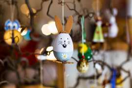 Osterdeko am Ostermarkt in Schloss Hof