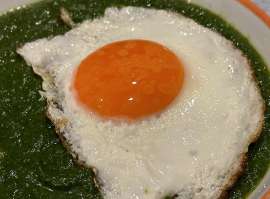 Cremespinat mit Spiegelei