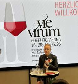 Alexandra 'Sandy' Grasski-Hoffnamm bei der Ergebnispr�sentation des 3. Mentoring-Programmes der Gerd A. Hoffmann-Akademie