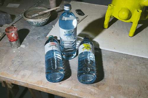 3 Flaschen der Sonderedition Nr.14 im Atelier der K�nstlerin