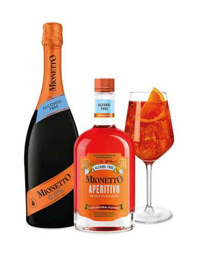 Je eine Flasche Mionetto Prestige alkoholfrei und Mionetto Aperitivo alkoholfrei, daneben eine perfekter Spritz