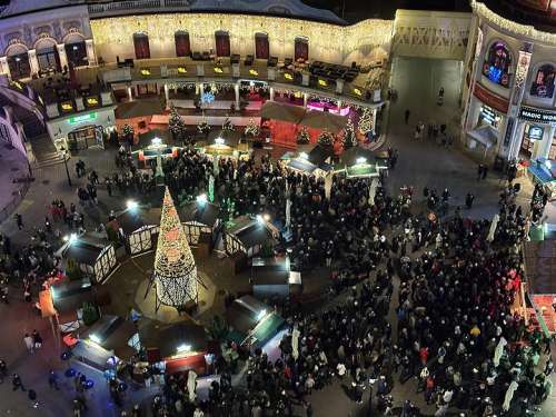 Voller Riesenradplatz von Oben as dem Riesenrad bei der Er�ffnung des Wintermarkt 2025