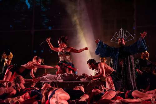 Margarita Gritskova als Dalila und Serban Vasile als Grand Pretre mit dem Ballett im Rahmen der operklosterneuburg 2026