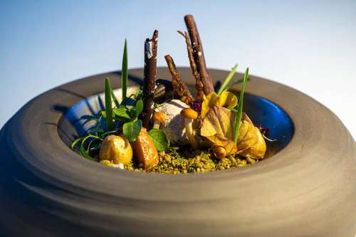 Der 'Entenleberwald' aus dem neuen Carte Blanche Men� im Restaurant Silvio Nickol im Palais Coburg