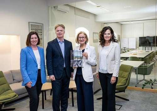 v.l.n.r. Maria-Luise Fr�ch (Convention Bureau Nieder�sterreich), Michael Duscher (Gesch�ftsf�hrer der Nieder�sterreich Werbung), Landeshauptfrau Johanna Mikl-Leitner, Edith Mader (Leiterin des Convention Bureau 