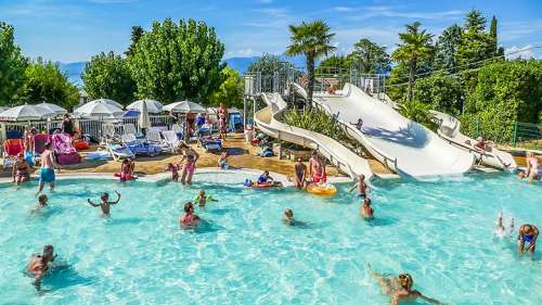 Buntes Treiben im Erlebnis-Freibad von Lido Lazise