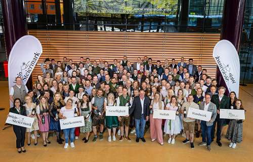 127 steirische WinzerInnen pr�sentierten in der Grazer Stadthalle den Jahrgang 2025 � im Zeichen von Geselligkeit, Handwerk, Vielfalt und Anerkennung.