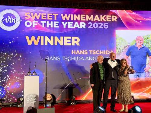 Oz Clarke (IWC Judge Emeritus), Hans Tschida, Helen McGinn (IWC UK Co-Chair) v.l.n.r.