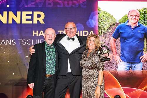 Oz Clarke (IWC Judge Emeritus), Hans Tschida, Helen McGinn (IWC UK Co-Chair) v.l.n.r.